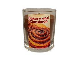 aromaticheskaya-svecha-v-stakane-bulochki-s-koricej