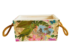 derevyannyj-yashchik-s-popugayami-i-dzhutovymi-ruchkami