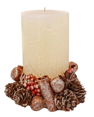 svecha-novogodnyaya-kolonna-s-dekorom